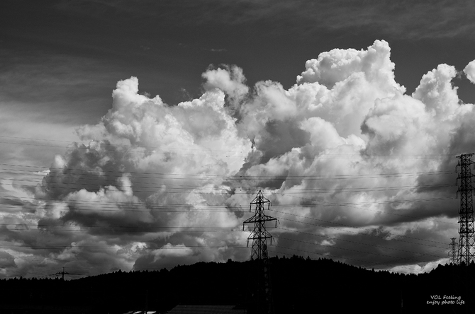 鉄塔と雲2S1024.jpg